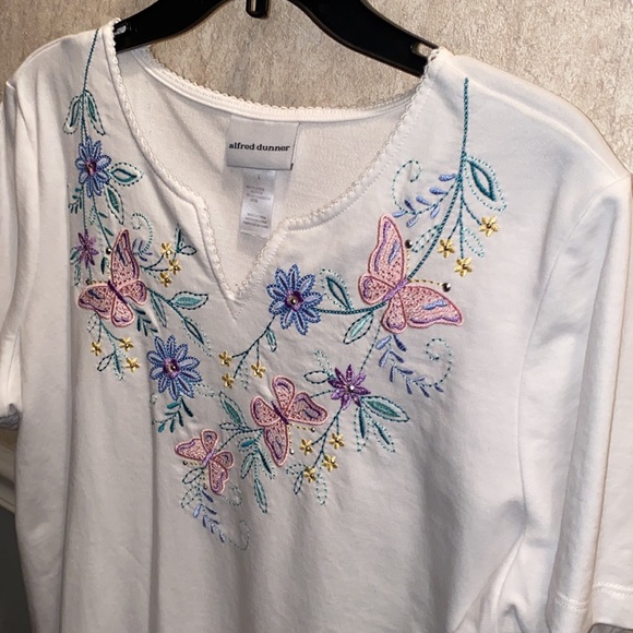 Beautiful Alfred Dunner Blouse with Embroidered Neckline Size L - Picture 4 of 11